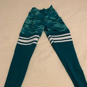 Teal bombshell leggings with pockets